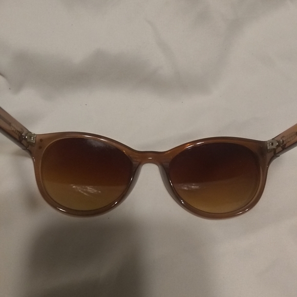 Talbots sunglasses - Picture 5 of 13